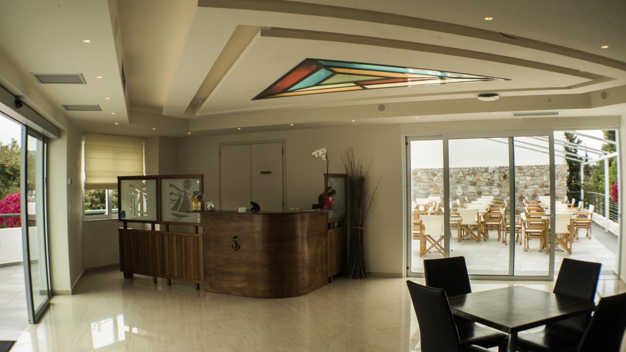 Junior Hotel Íria Eksteriør bilde